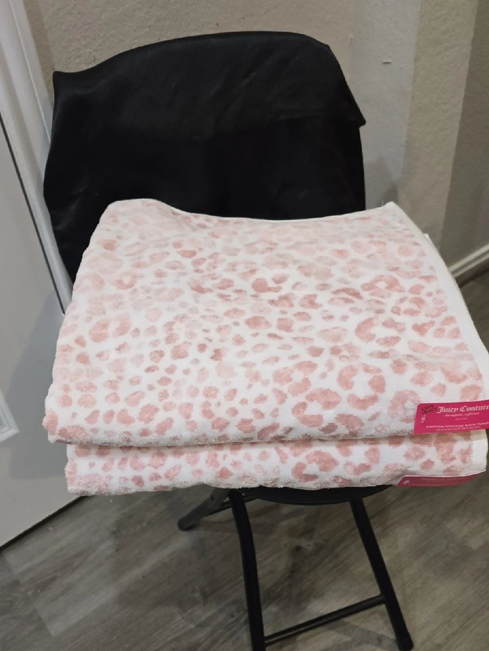 Juicy Couture Home Pink Leopard Print Bath Towel Set